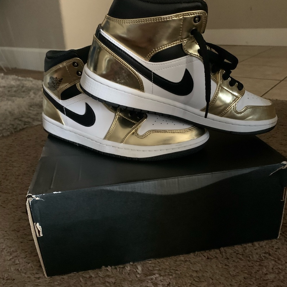 Jordan 1 Mid SE